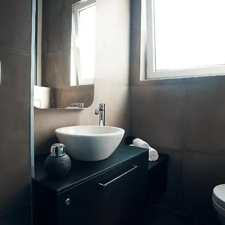 Monza Mirror Lägenhet