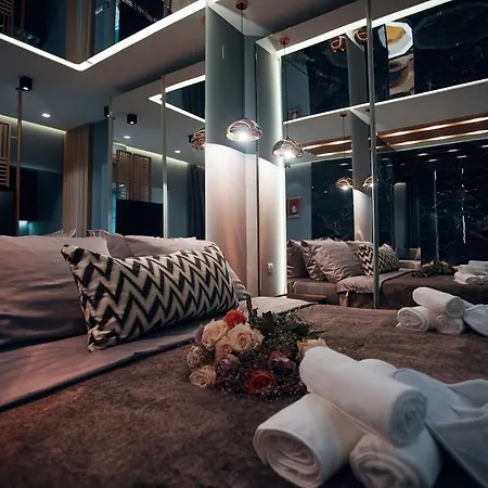 Monza Mirror Apartment